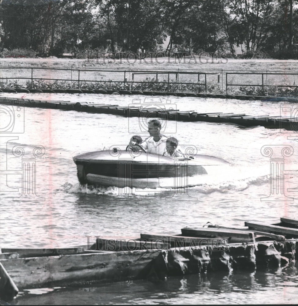 1955 Press Photo Kiddieland - Father and Son in Boat, Mom&#39;s Day Out, Birmingham- Historic Images