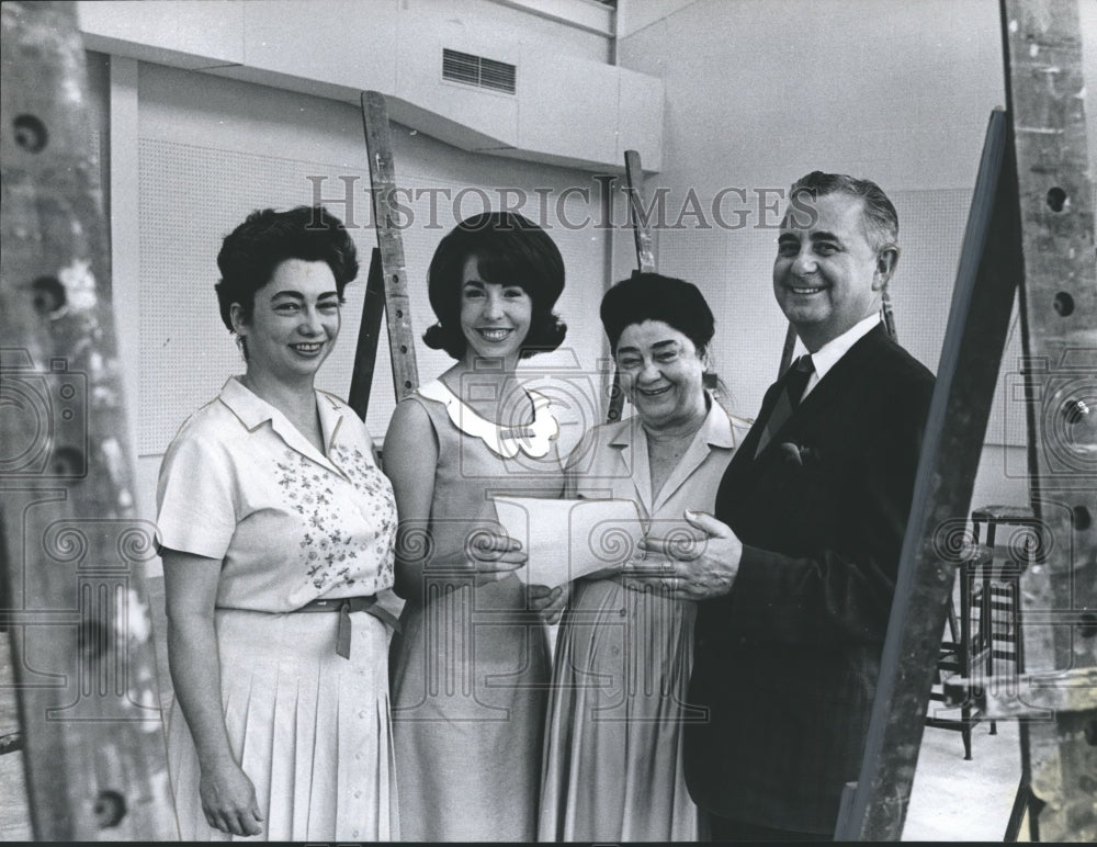 1965 Press Photo Janice Brooks wins art scholarship to Birmingham-Southern - Historic Images