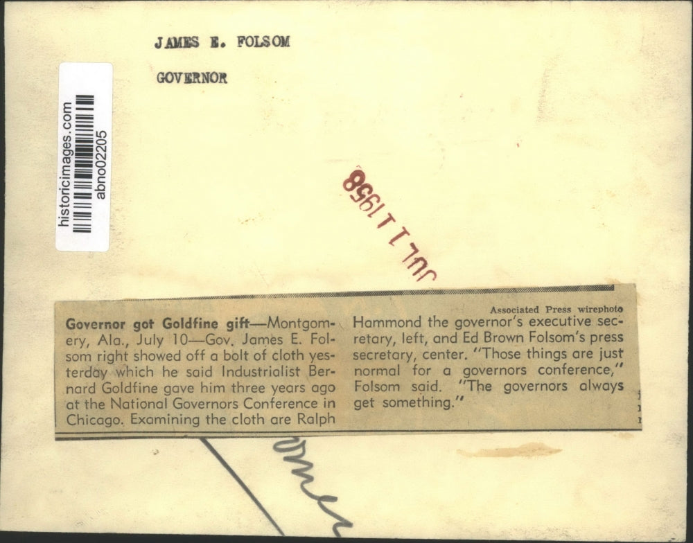 1958 Press Photo AL gov. James Folsom shows cloth to men, Montgomery, Alabama