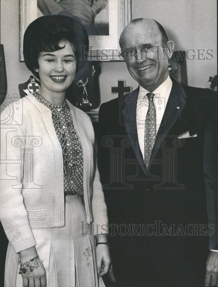 1963 Press Photo West End High School Student Attends American Red Cross Meeting- Historic Images