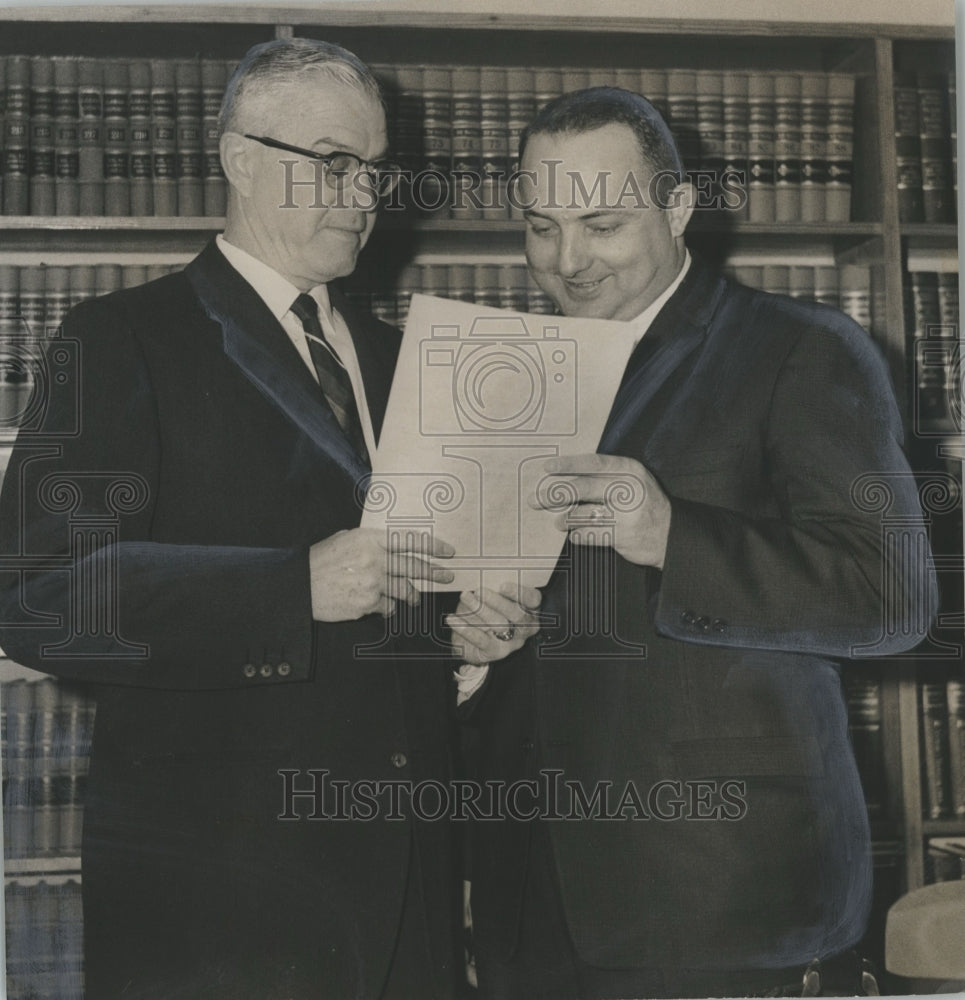 1962 Press Photo Judge K.J. Griffith, Lieutenant Governor Candidate John Guthrie- Historic Images