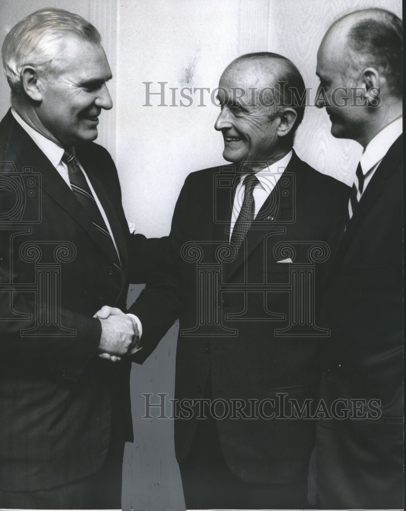 1968 Press Photo Retired General Gruenther with Others at English speaking Union
