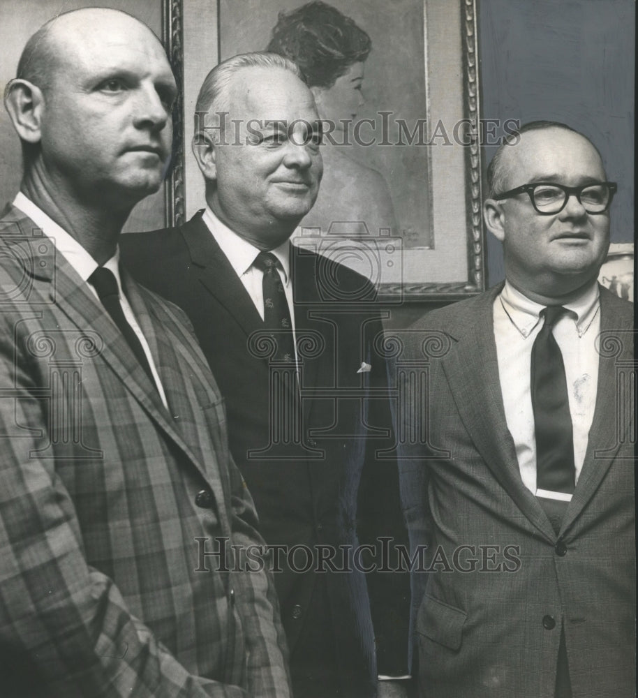1964 Press Photo Sears executive Roper Dial with James Kidd and John Meyer - Historic Images