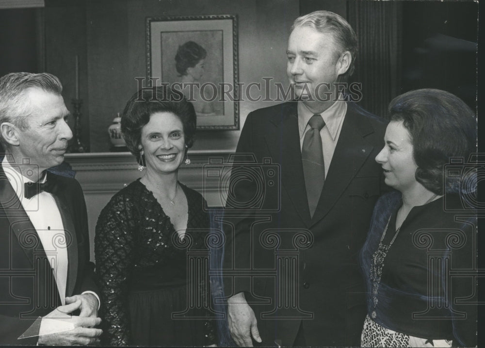 1973 Press Photo Alabama School of Dentistry class of 1953 at 20 year reunion - Historic Images