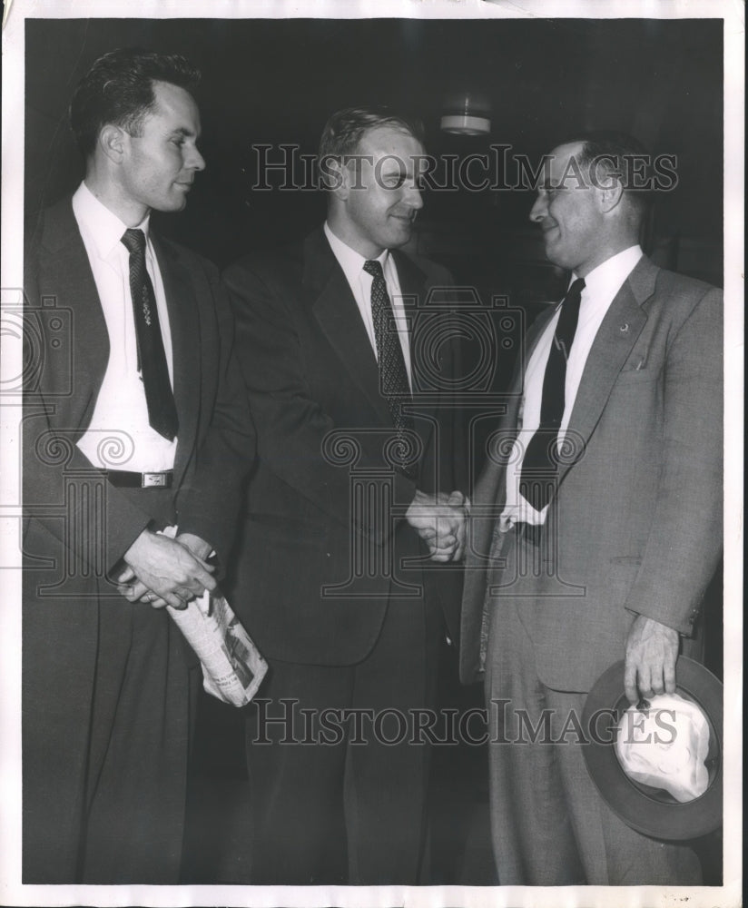 1955 Press Photo Arch &amp; Pelham Ferrell, Drew Redden after acquittal- Historic Images