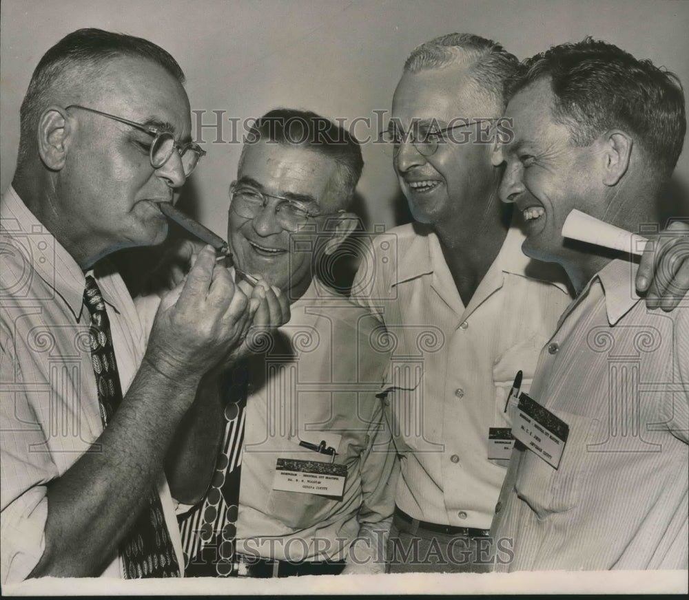 1951 Press Photo County farm agents watch A. Lauderdale light a cigar- Historic Images