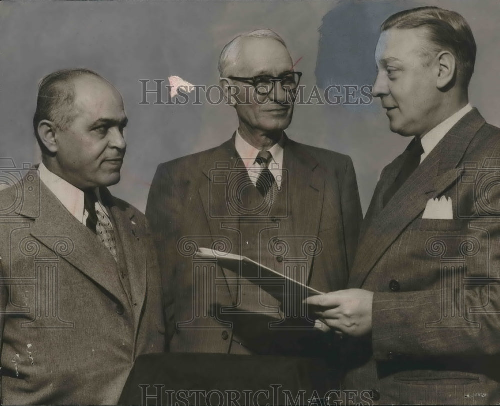 1951 Press Photo Club of All Nations - Club Officials Plan Armistice Day - Historic Images