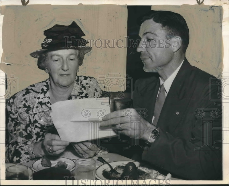 Load image into Gallery viewer, 1948 Press Photo Politician Laurie Battle with woman at dinner - abno04578

