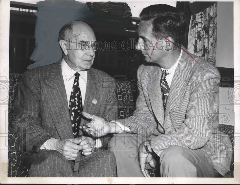 Load image into Gallery viewer, 1949 Press Photo awarded Service Metal, J.H. Lippincott, Jr, Dr. Seale Harris
