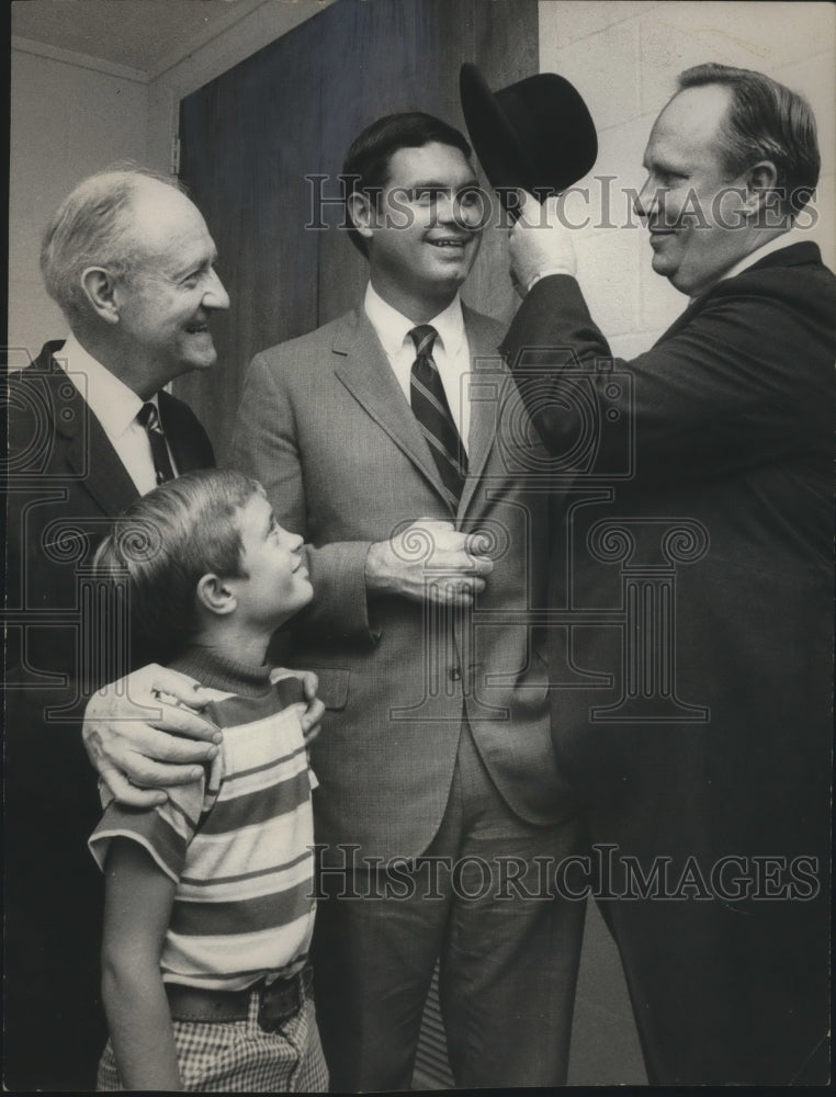 1970 Press Photo Jere Beasley, Democratic nominee lieutenant governor, Others- Historic Images