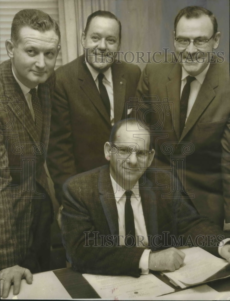 1962 Press Photo Harold Van Baalen, Vice President of B'nai B'rith with Others- Historic Images