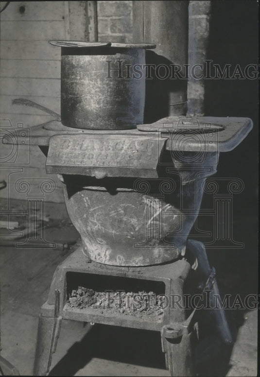 1961 Press Photo Pot of Pinto Beans cooking on wood burning stove, Jefferson, AL - Historic Images