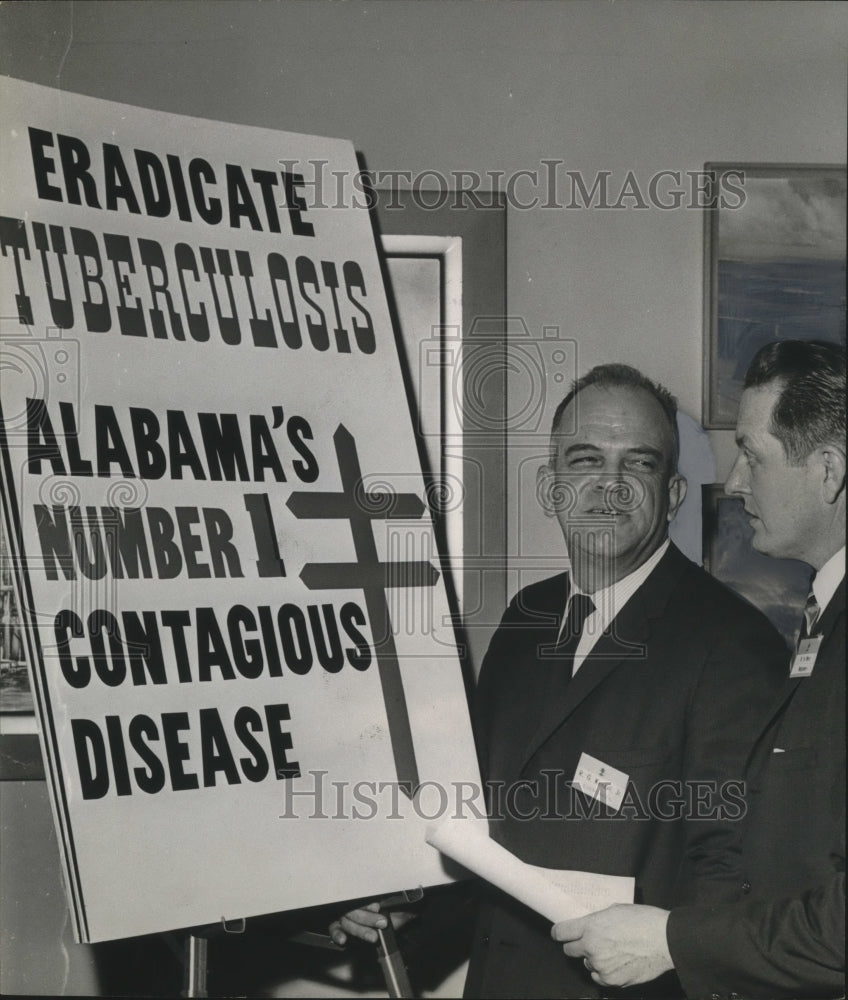 1965 Press Photo R.G. Kendall Jr., Dr. Ira Myers Discuss Tuberculosis Care - Historic Images