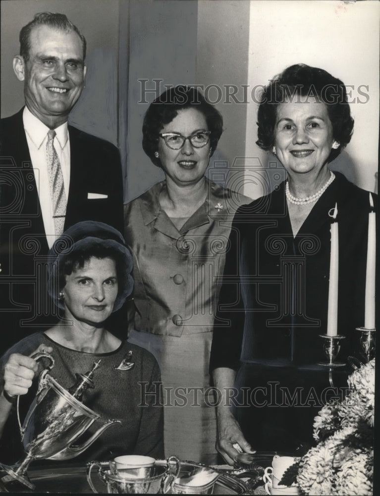 Load image into Gallery viewer, 1964 Press Photo Four Attendees and Members of Coffee Hour at Alabama College
