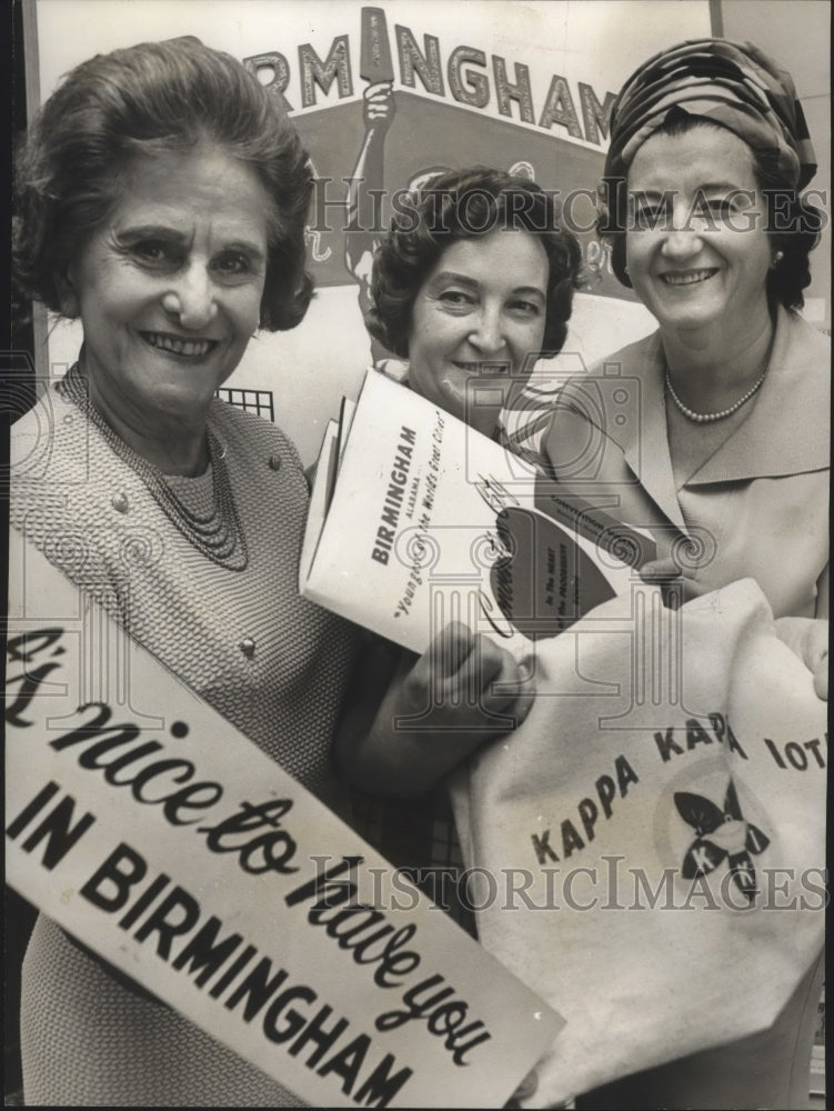 1965 Press Photo Gamma Conclave delegates, E Reynolds, Mrs JP Jones, MR Holleman- Historic Images