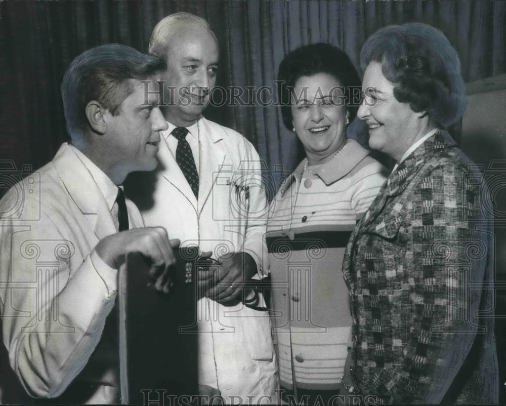 1970 Press Photo Alabama Federation of Women&#39;s Clubs Tells Good News- Historic Images