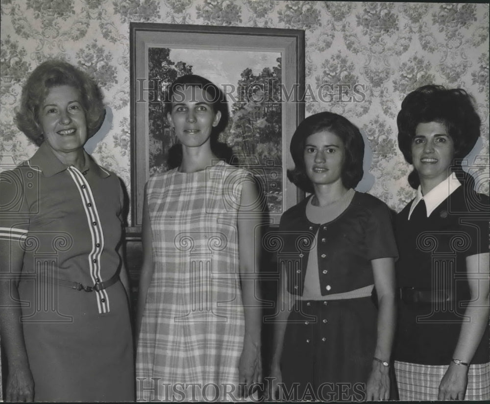 1973 Press Photo Florence State University Faculty Women&#39;s Club, Mrs. Thomas Ott- Historic Images