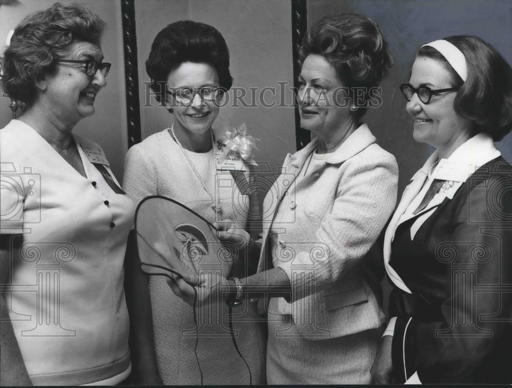 1972 Press Photo The Alabama Extension Homemakers Council convened in Birmingham - Historic Images