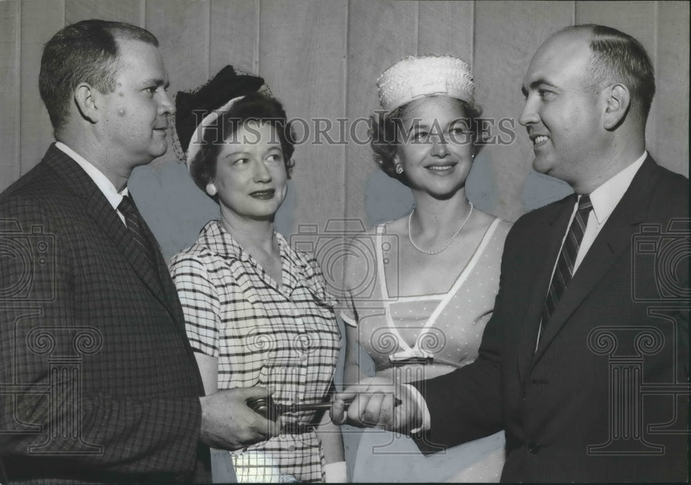 1962 Press Photo Dean Margaret Sizemore, Howard Coll. &amp; others discuss communism- Historic Images