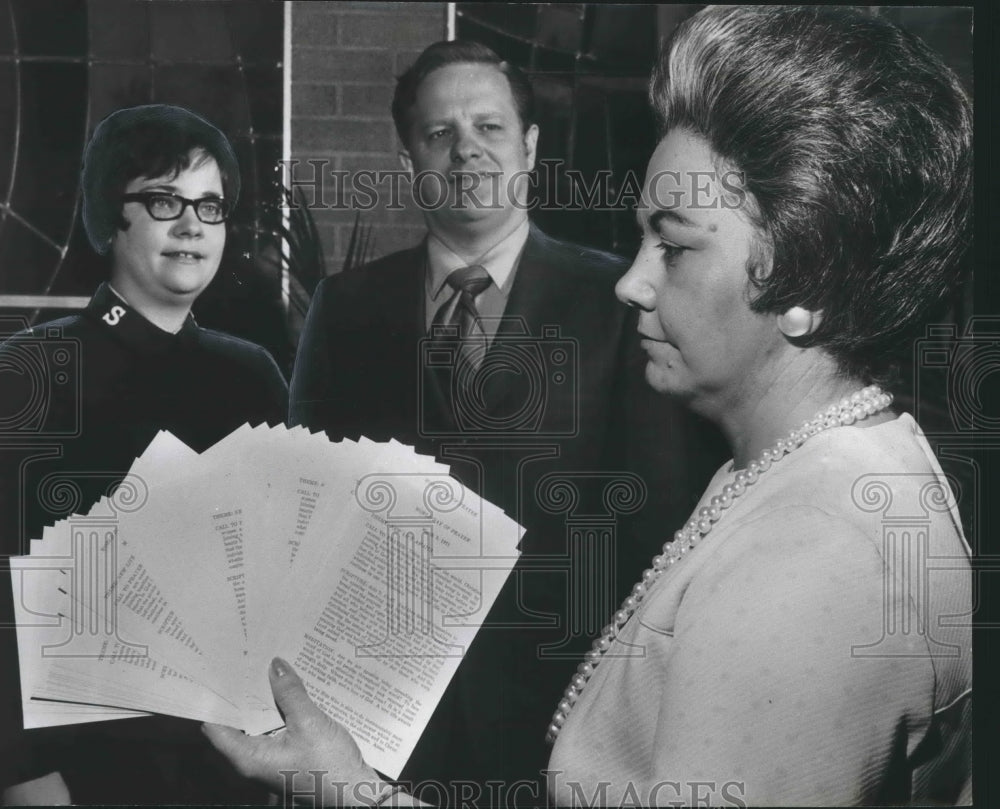 1971 Press Photo Mrs Montgomery Planning World Day of Prayer with others - Historic Images