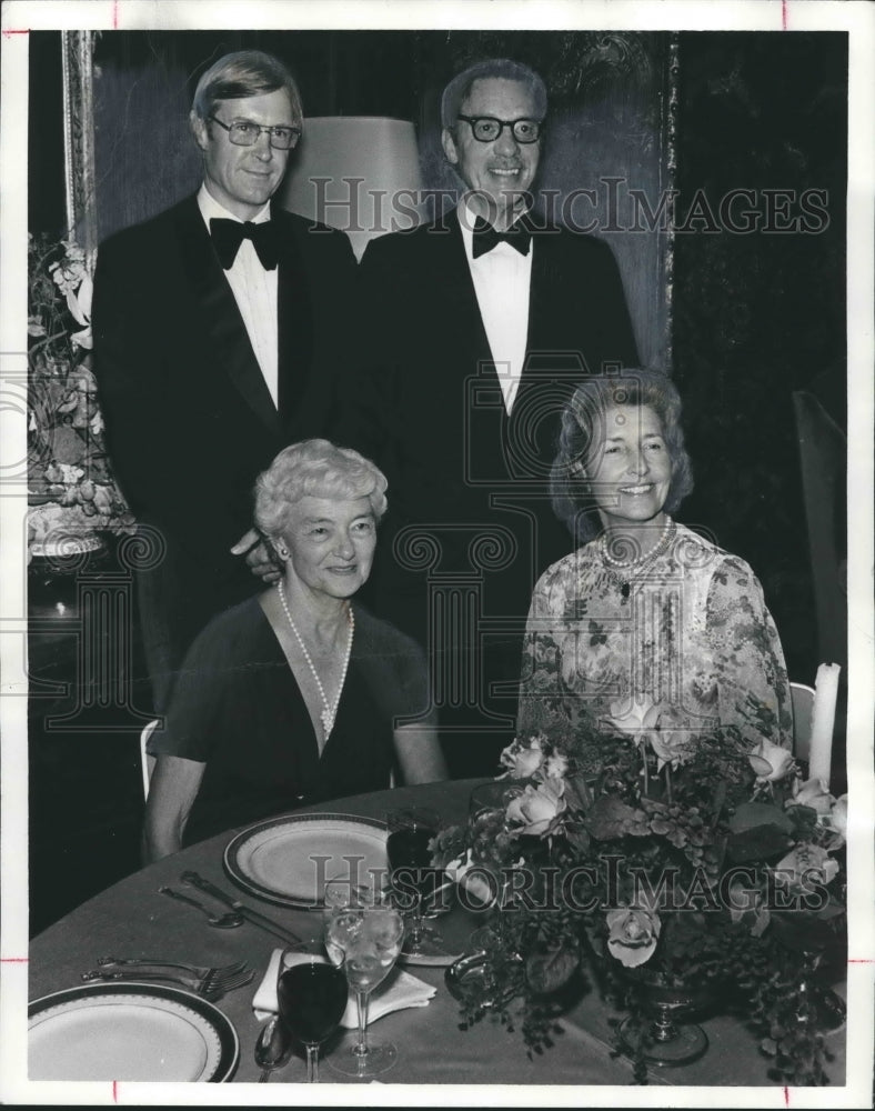 1976 Press Photo Joseph W. Simpson &amp; Patrons of the Connoisseur Concerts series - Historic Images