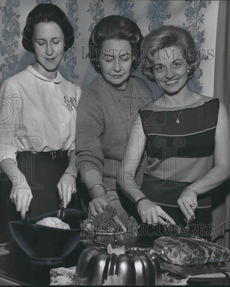 1966 Press Photo Heart Sunday Volunteers Show Wholesome Foods for Healthy Hearts