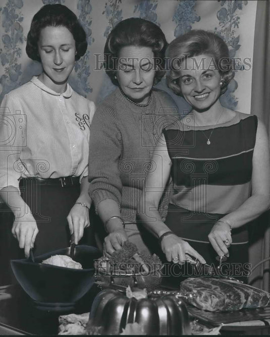 1966 Press Photo Heart Sunday Volunteers Show Wholesome Foods for Healthy Hearts
