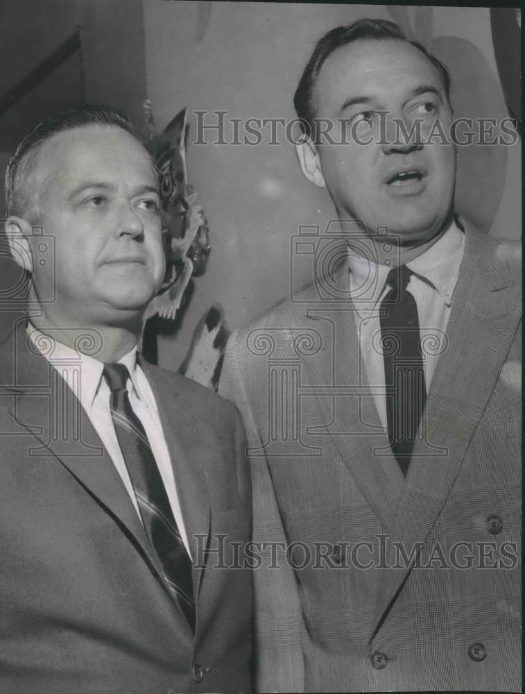 1966 Press Photo Emmett O'Neal with Other at Florida, Alabama Football game - Historic Images