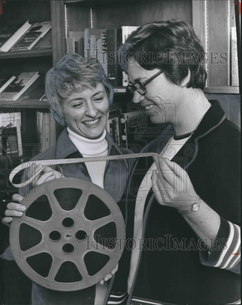 1974 Press Photo Librarian Mrs. Mary Dell Miles checks film with Patricia Louise - Historic Images