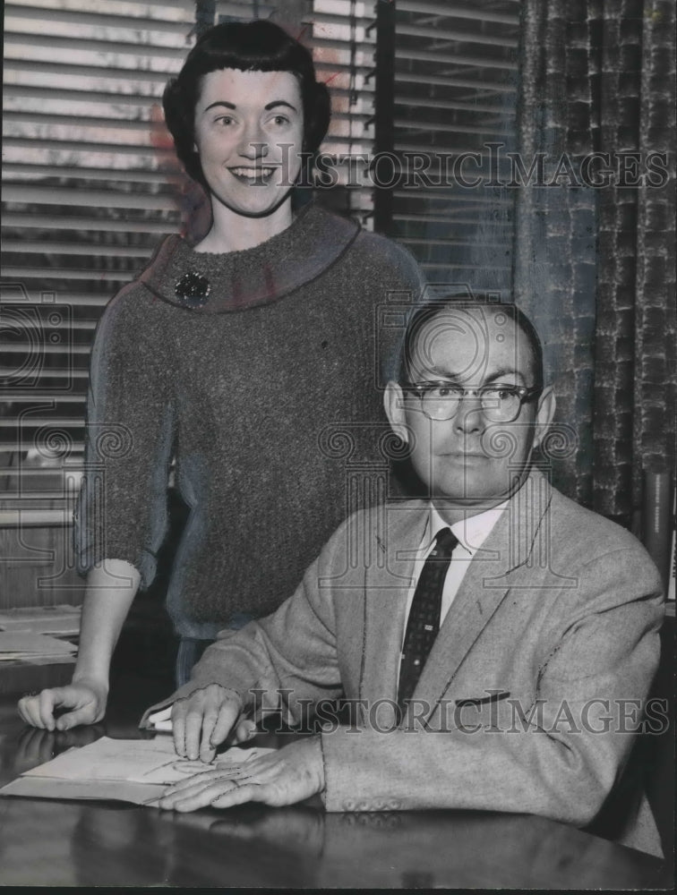 1959 Press Photo Virgil Nunn, Margarte Ann Nunn, Beta Club Welcoming Committee- Historic Images