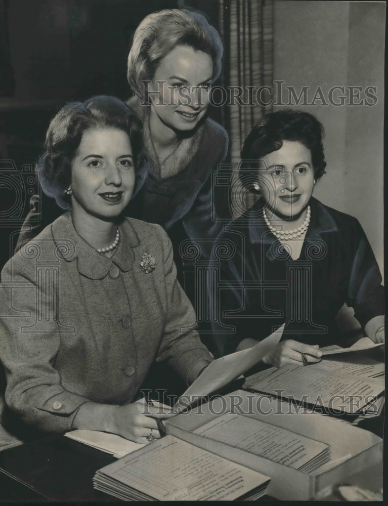 1961 Press Photo Mrs. Theo N. Kirkland, Jr., Others, direct Symphony Fund Drive- Historic Images