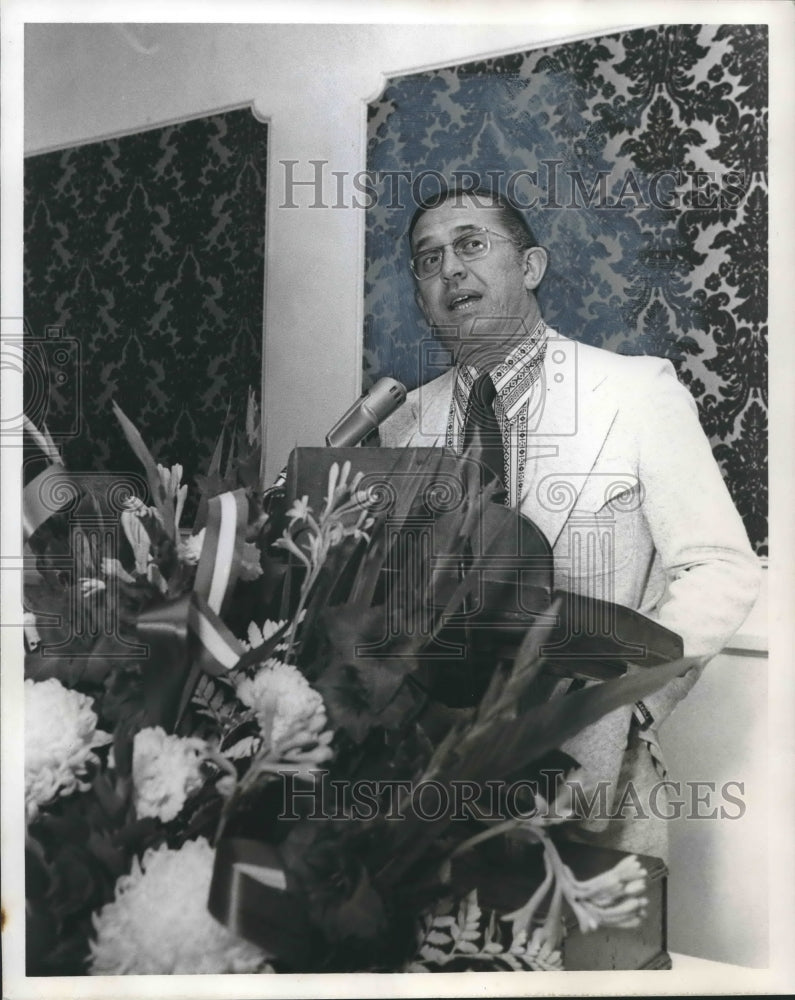 Load image into Gallery viewer, 1971 Press Photo Norman Karr, Director of Mens Fashion Association - abno07173

