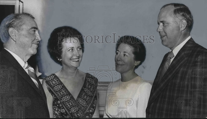 Load image into Gallery viewer, 1971 Press Photo Mr. &amp; Mrs. Don Manning, Mr. &amp; Mrs. Goode Price, Christmas Party
