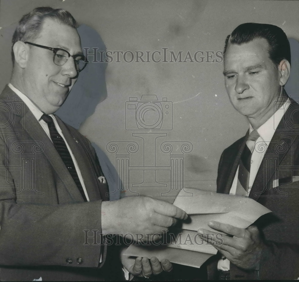 1960 Press Photo Bessemer, Alabama Mayor Jess Lanier and Dr. Weldon Ray at Event - Historic Images