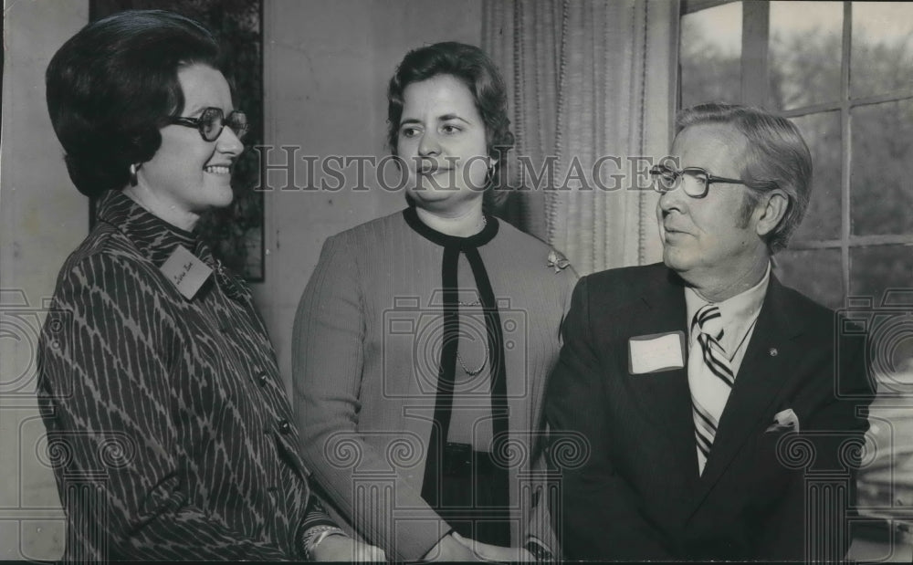 1973 Press Photo Members of Junior League Look at Youth Problems - abno08241 - Historic Images