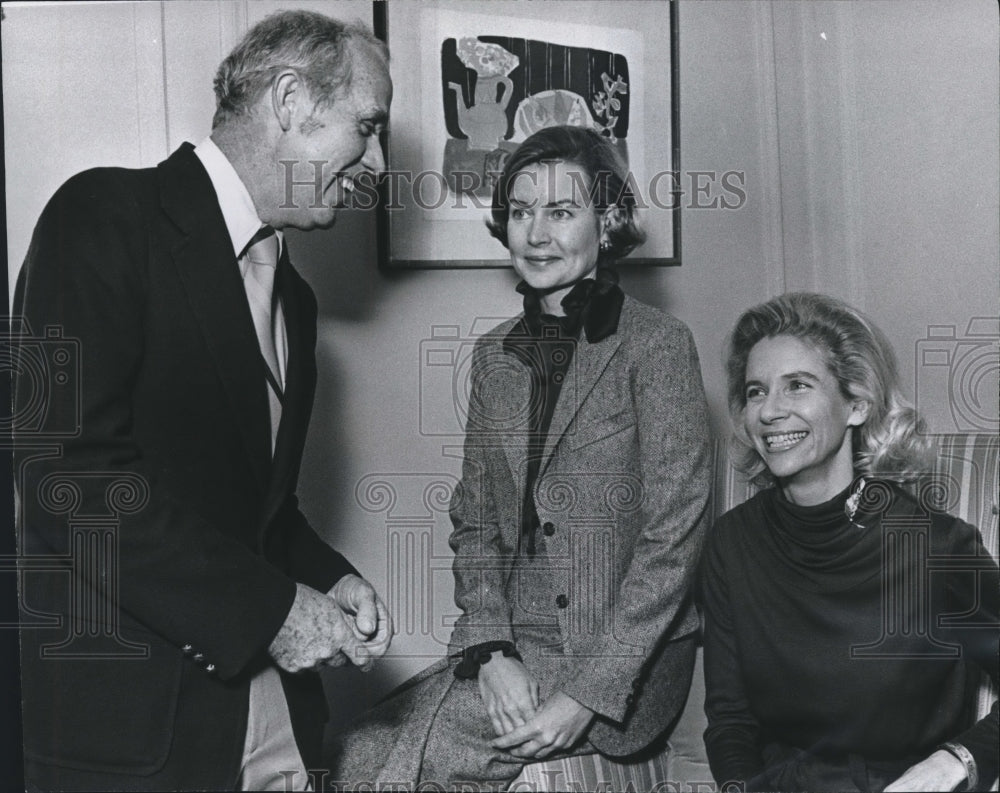 1978 Press Photo Mickey Harper Shares Tennis Story at Appreciation Party - Historic Images