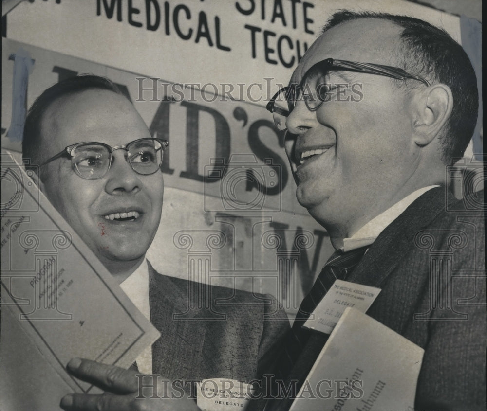 1959 Press Photo Physicians Dr. R. Earle Jones Jr. &amp; Dr. S. D. Davis at Seminar- Historic Images