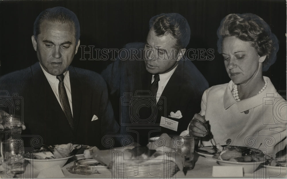 1966 Press Photo Governor &amp; Mrs. George Wallace at Auburn University Luncheon- Historic Images