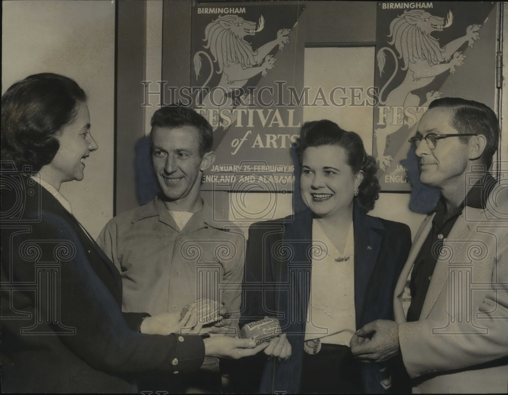 1967 Press Photo Mrs. David Roberts Sells Bread to Hayes Employees - abno08784 - Historic Images