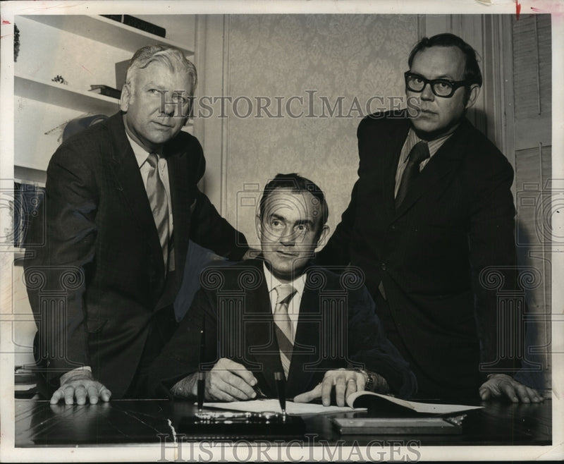 Load image into Gallery viewer, 1970 Press Photo Team of Three Works for State Safety Education Center
