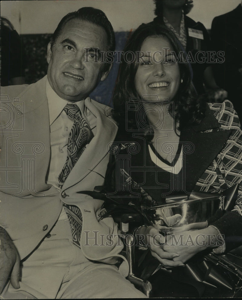 Load image into Gallery viewer, 1973 Press Photo Auburn Homecoming Queen Libby Ann Lively &amp; Governor Wallace
