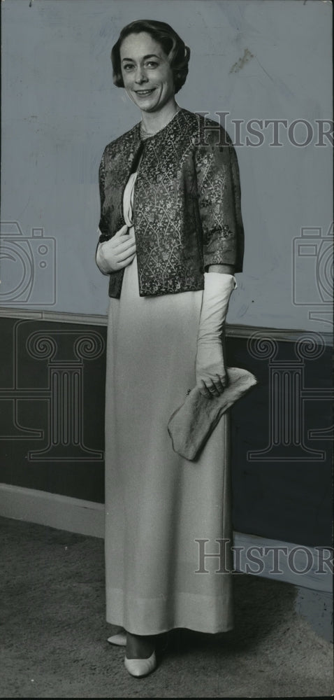 1965 Press Photo Mrs. Alex Lacy in evening gown - abno09641