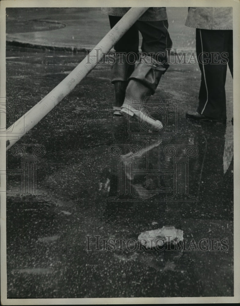 Press Photo Rock that hit photographer Charlie Moore, Birmingham, Alabama - Historic Images