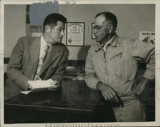 1952 Press Photo C.T. Lumpkin of Limestone County, Alabama with Second Man- Historic Images