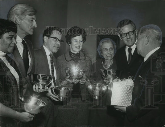 1970 Press Photo Oliver Roosevelt with Birmingham Art Leaders - abno10050