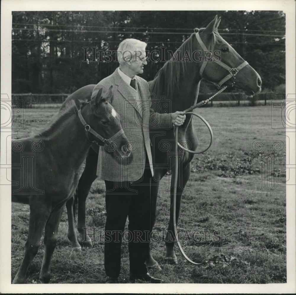 1974 Press Photo Dr. Fred Schell of Auburn University with Two Horses