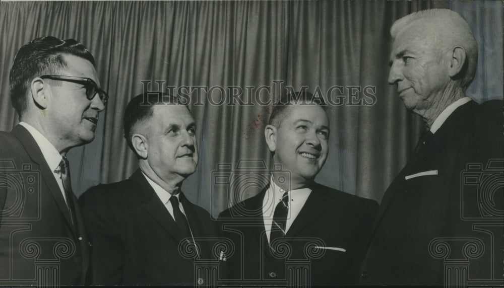 1966 Press Photo Brad Stephens an others, secondary school prinicpal banquet - Historic Images