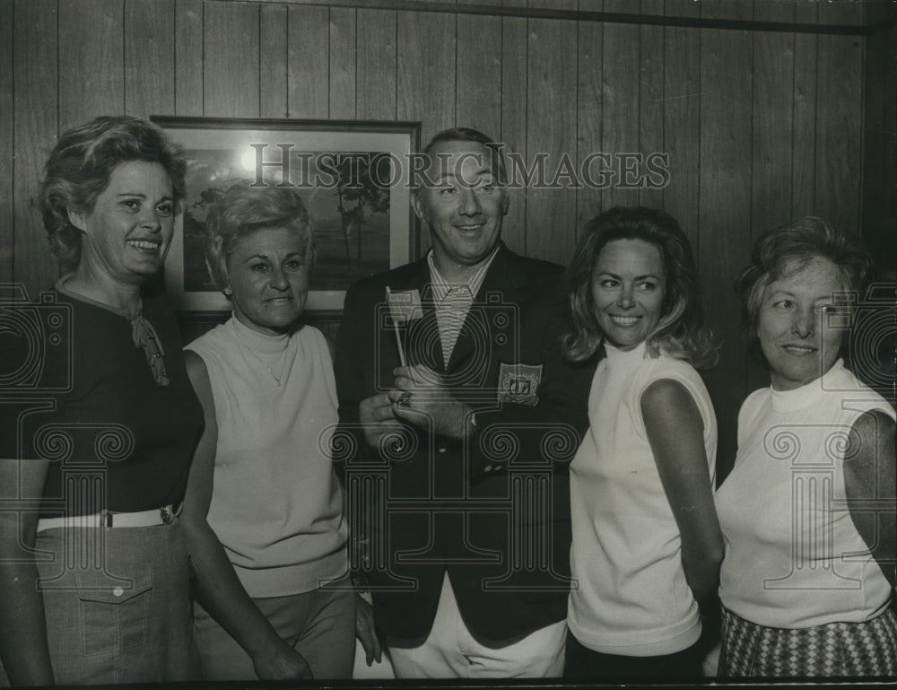 1972 Press Photo Chace Lake Country Club Members at Golf Tournament - abno10713 - Historic Images