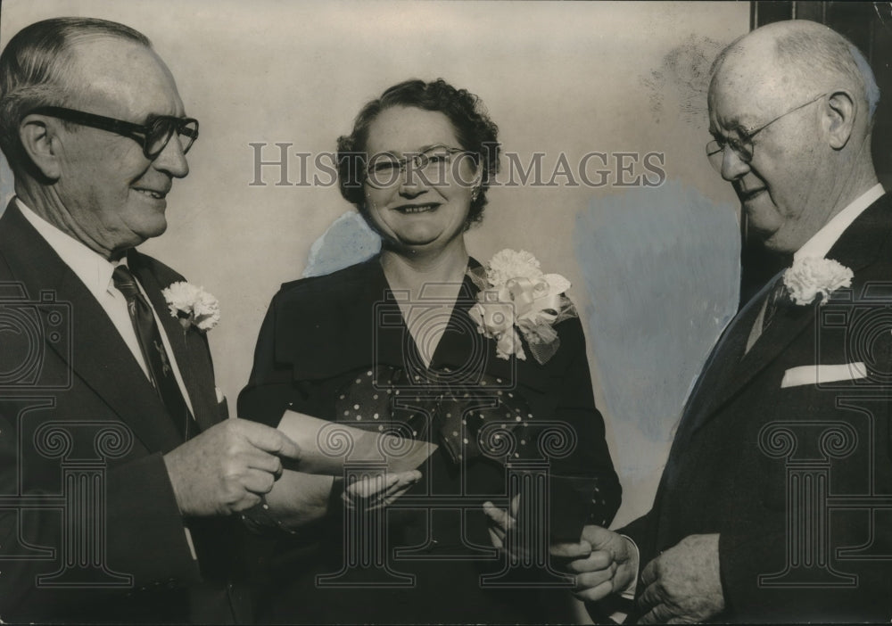 1955 Press Photo Mrs. Bill Baker, Sen. J.T. Phillips &amp; E.P. Kidd, donation- Historic Images