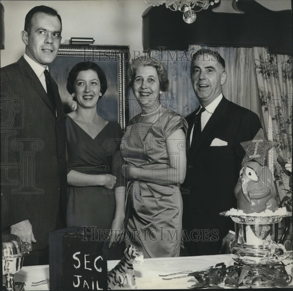 1961 Press Photo Asa Rountree &amp; others, dinner party, Johnston home,Alabama - Historic Images